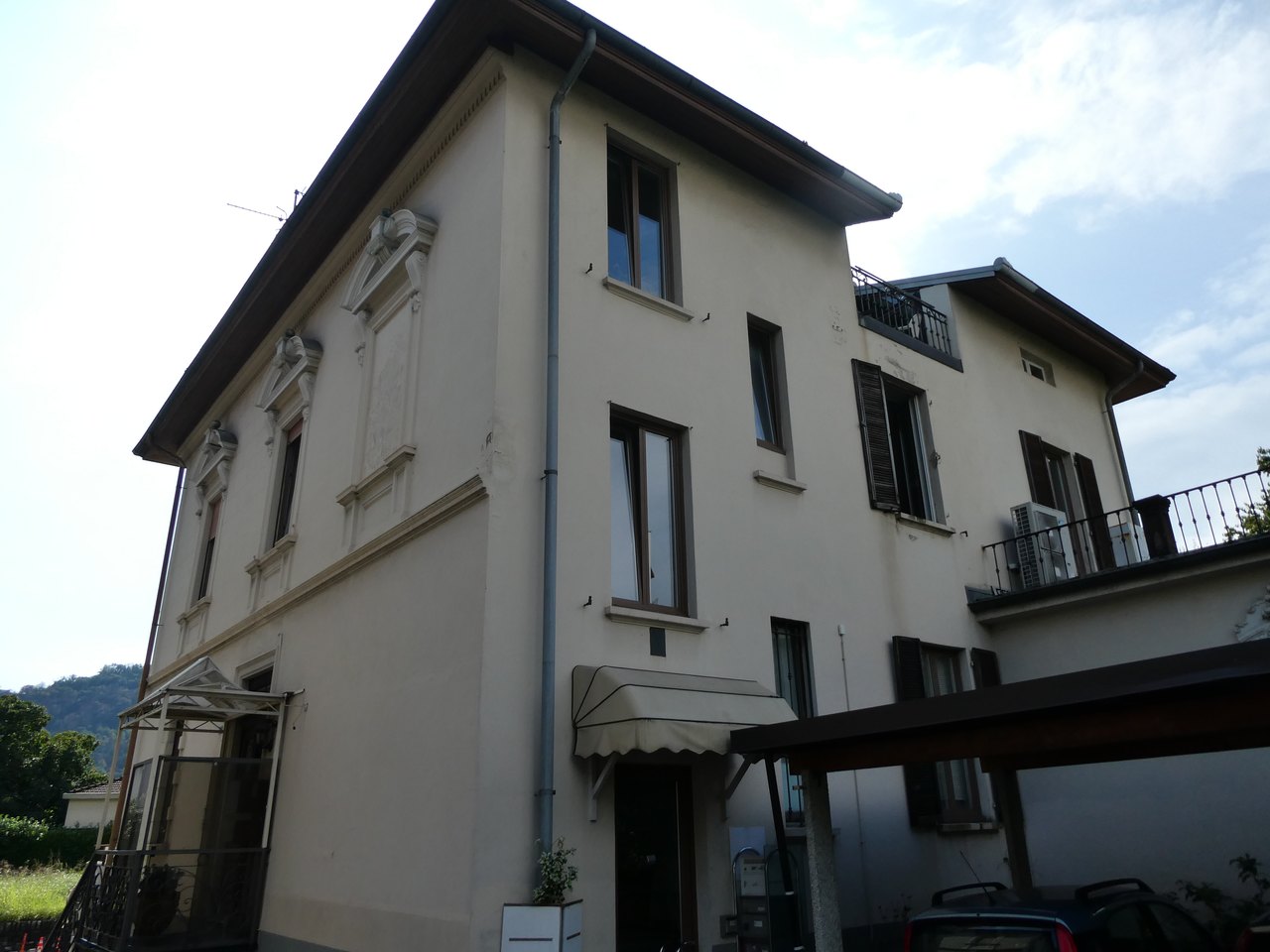 Palazzo con 2 entrate , Appartamento vendita, 6828 Balerna