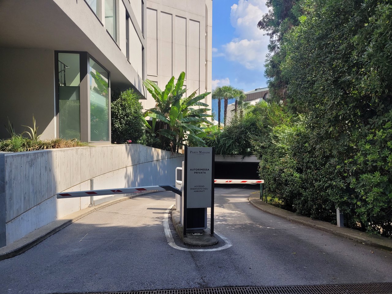 Ingresso autorimessa con badge , Appartamento vendita, 6900 Lugano