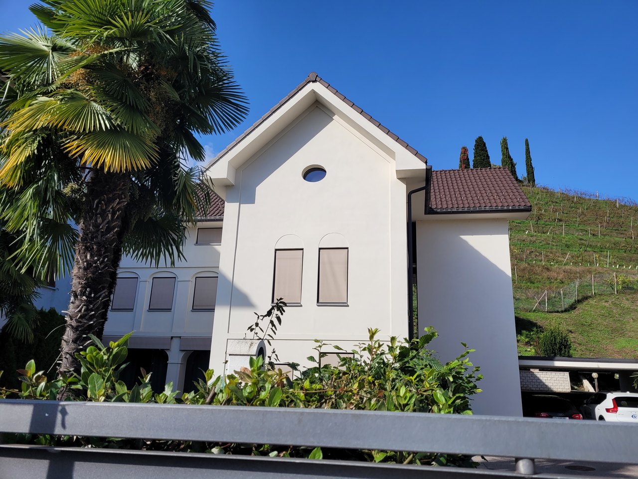Moderna proprietà con 3 appartamenti , Attico vendita, 6983 Magliaso