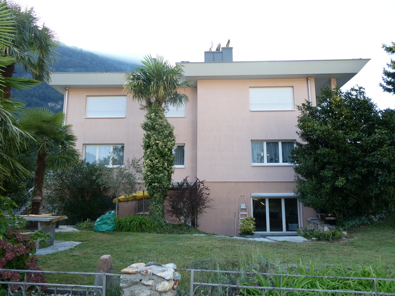 Casa in perfetto stato con giardino curato , Casa vendita, 6500 Bellinzona