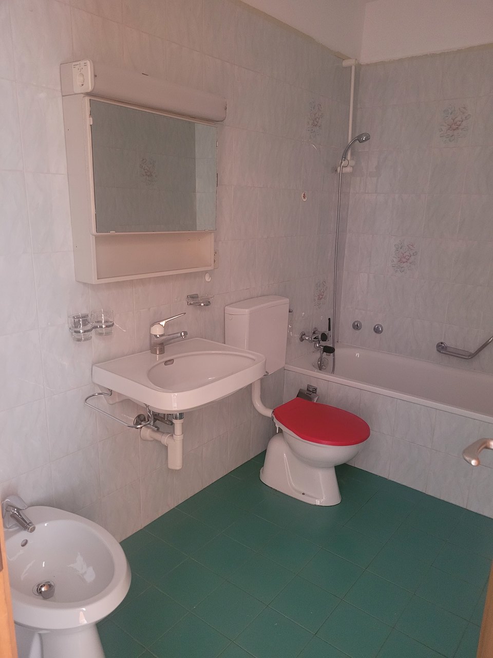Badezimmer mit Wanne und Bidet , Attikawohnung zu verkaufen, 6900 Paradiso