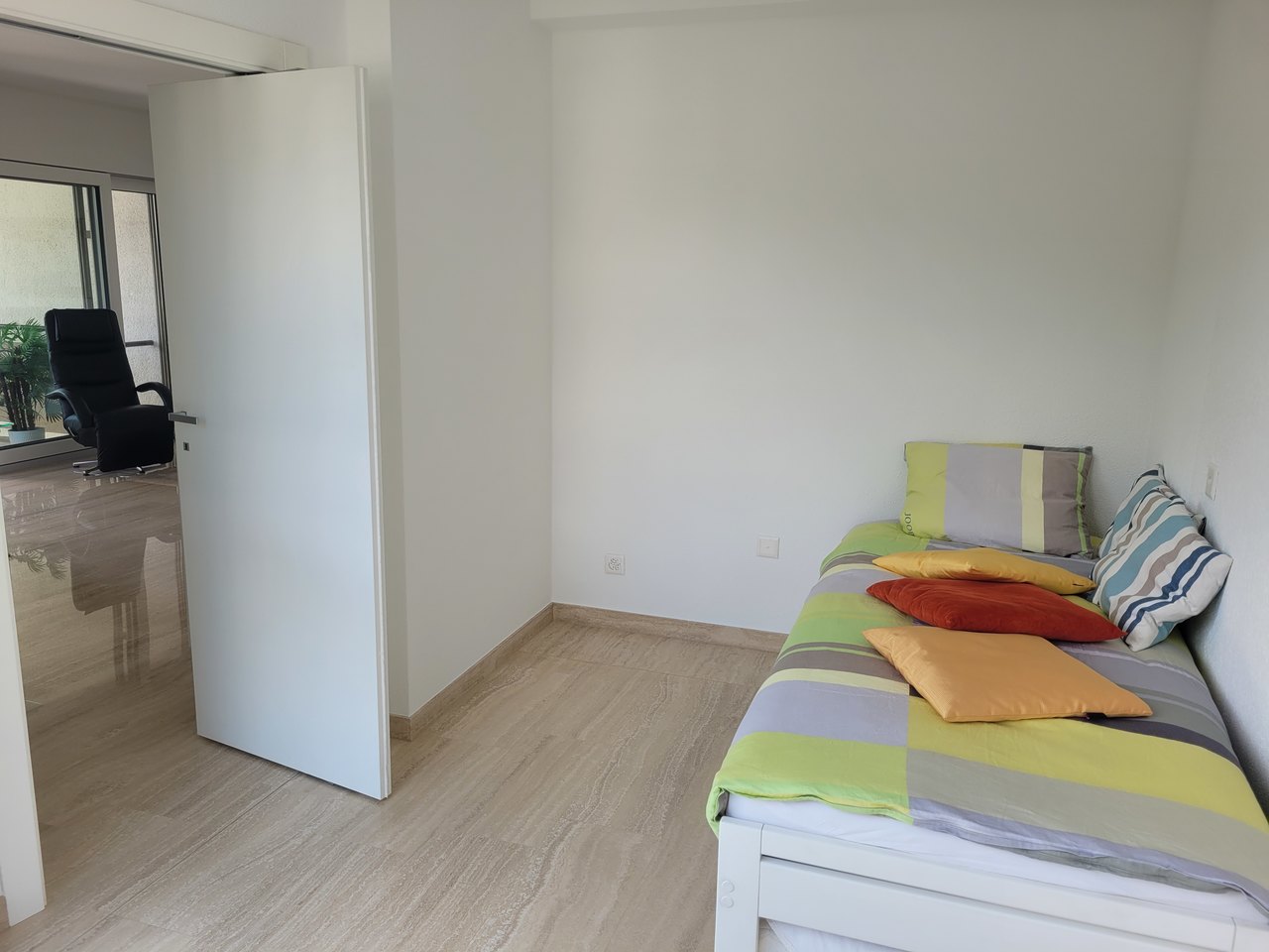 Schlafzimmer mit Teilseesicht , Appartement à vendre, 6900 Lugano