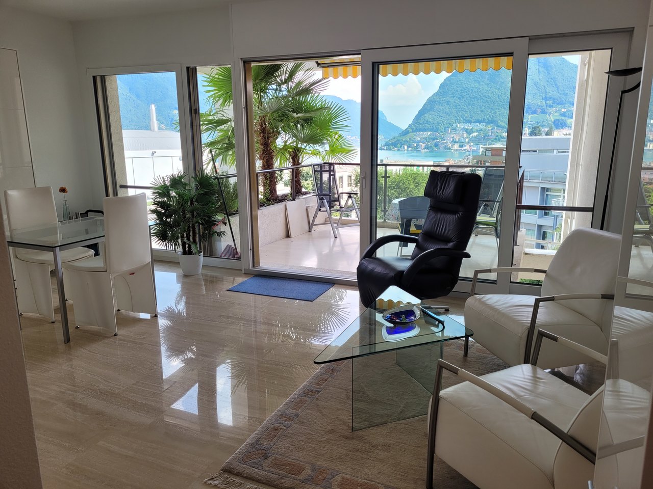 Wohn-Esszimmer mit schöner Seesicht , Appartement à vendre, 6900 Lugano