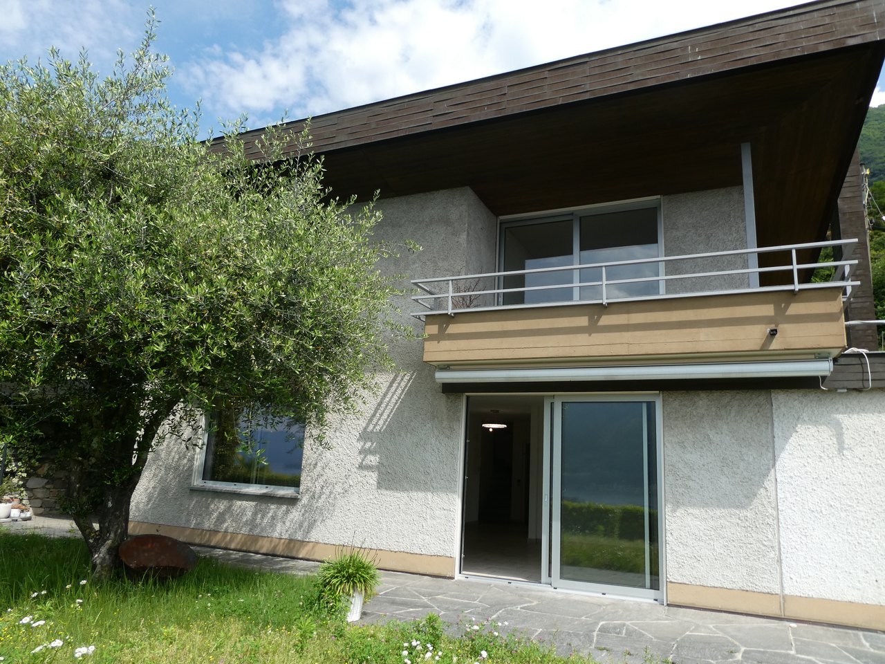 Moderna casa con lift e vista lago mozzafiato , Maison � louer, 6648 Minusio