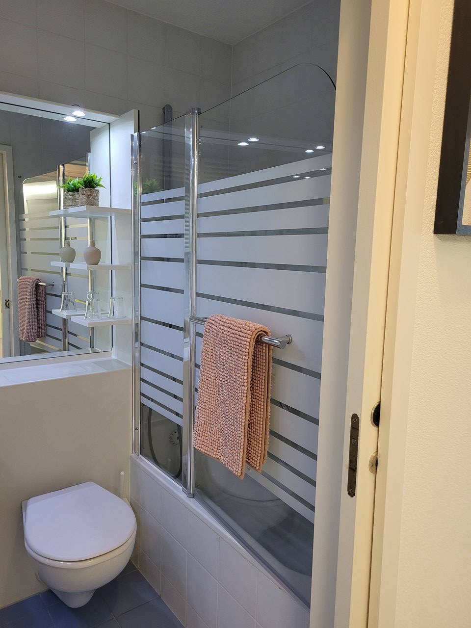 Schönes Badezimmer mit Wanne , Appartamento vendita, 6816 Bissone